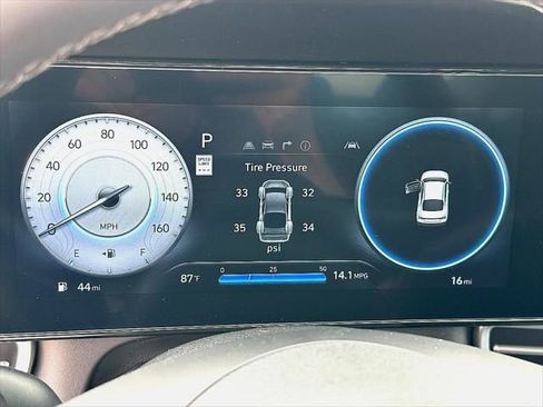 Used 2024 Hyundai Elantra SEL w/ Convenience Package image 16