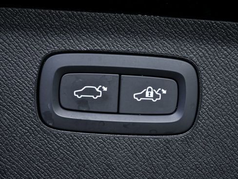 Certified 2025 Volvo XC90 B6 Plus image 35