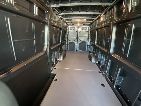 Used 2025 Mercedes-Benz Sprinter 2500 image 27