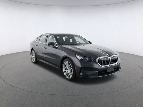Used 2025 BMW 530i RWD image 2