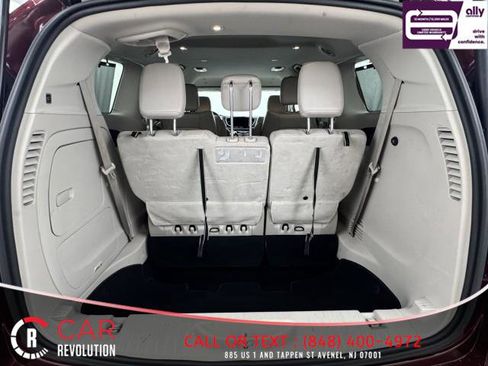 Used 2021 Chrysler Pacifica Touring-L FWD image 7