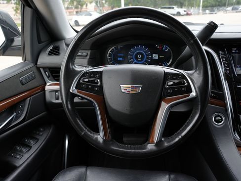 Used 2020 Cadillac Escalade ESV Luxury AWD/4WD image 10