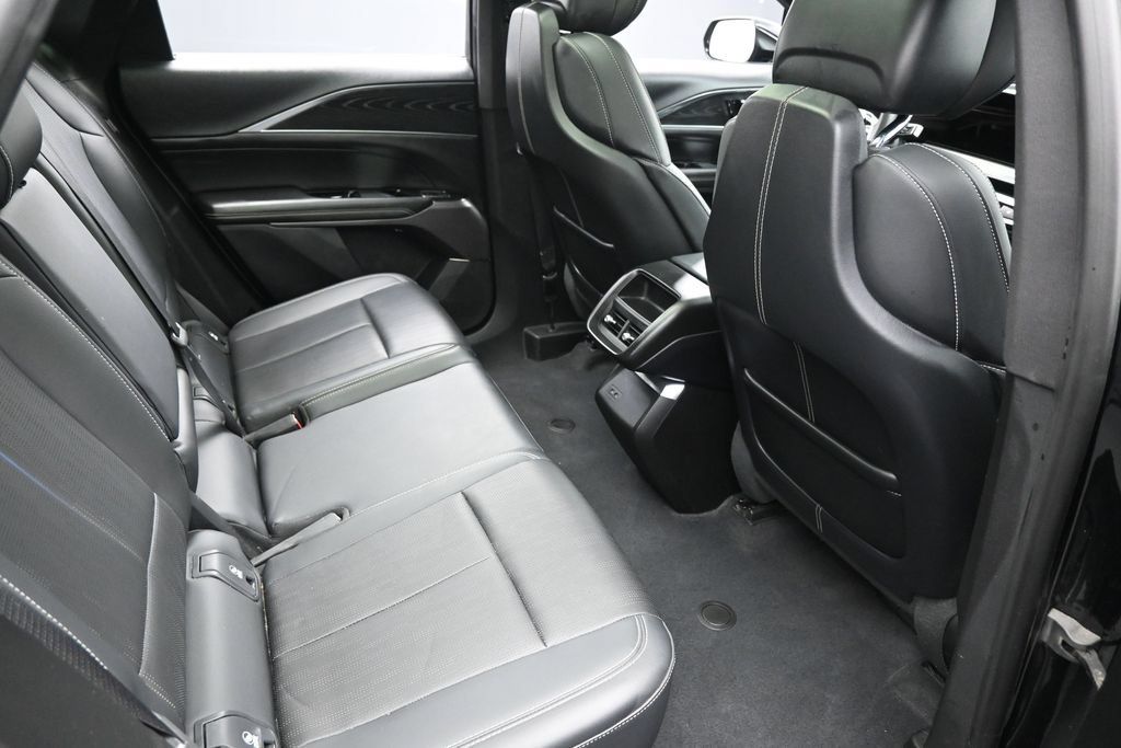 Used 2024 Cadillac Lyriq Luxury RWD image 34