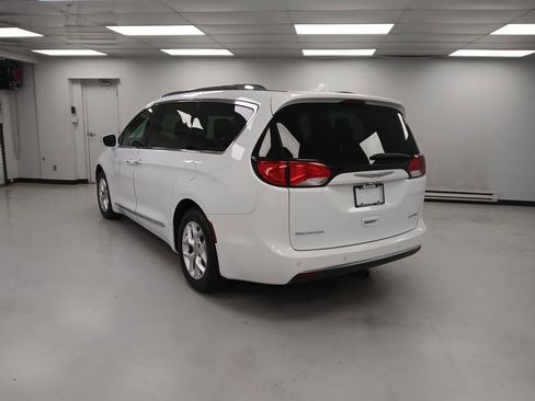 Used 2020 Chrysler Pacifica Limited image 4