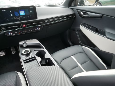 Certified 2025 Kia EV6 GT-Line AWD/4WD image 11