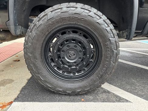 Used 2024 Chevrolet Silverado 2500 ZR2 w/ Technology Package image 11