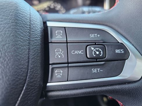 Used 2025 Jeep Compass Trailhawk image 33