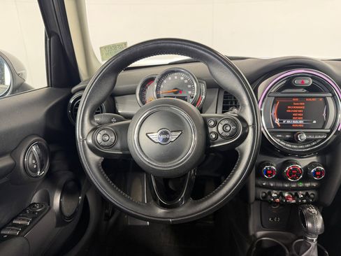 Used 2018 MINI Cooper 4-Door Hardtop FWD image 29