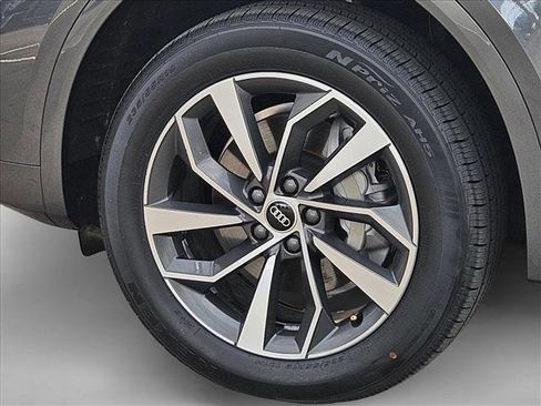 Used 2023 Audi Q5 2.0T Premium Plus w/ Premium Plus Package AWD/4WD image 9