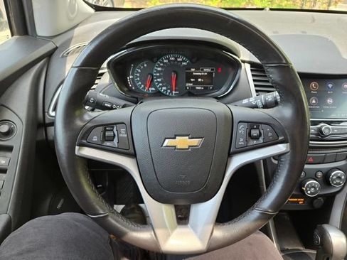 Used 2020 Chevrolet Trax LT w/ Sun & Sound Package AWD/4WD image 23