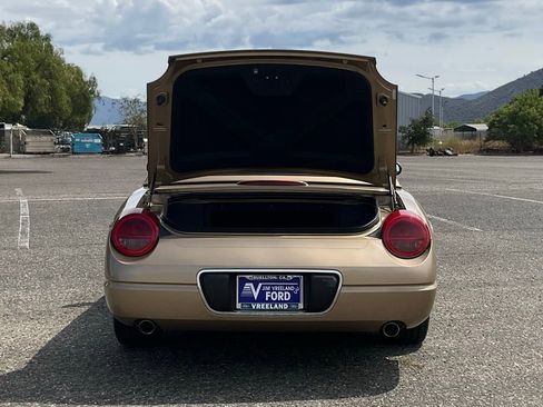 Used 2005 Ford Thunderbird image 12