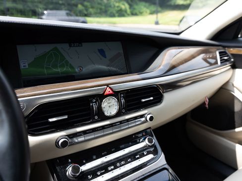 Used 2019 Genesis G90 5.0 Ultimate AWD/4WD image 5