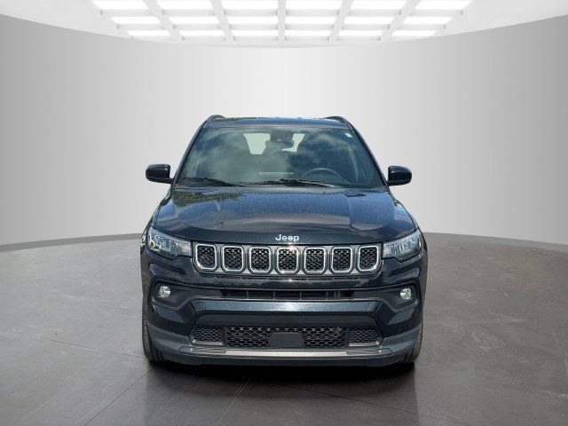 Certified 2024 Jeep Compass Latitude AWD/4WD image 2