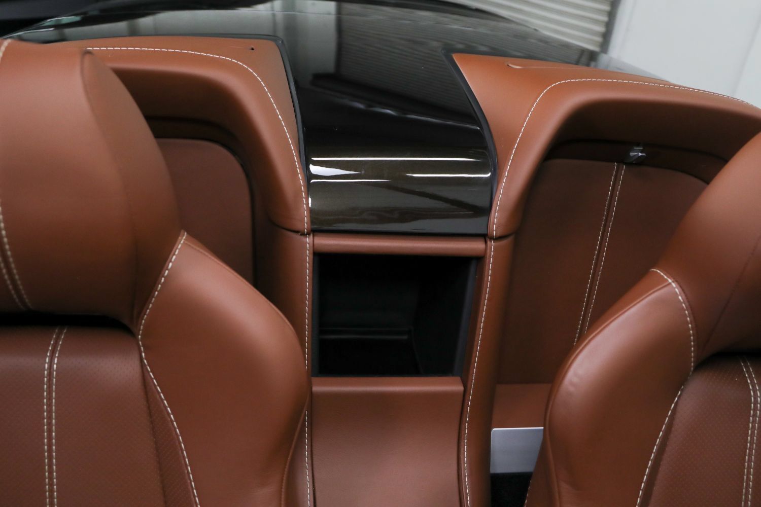 Used 2012 Aston Martin V8 Vantage N420 RWD image 35