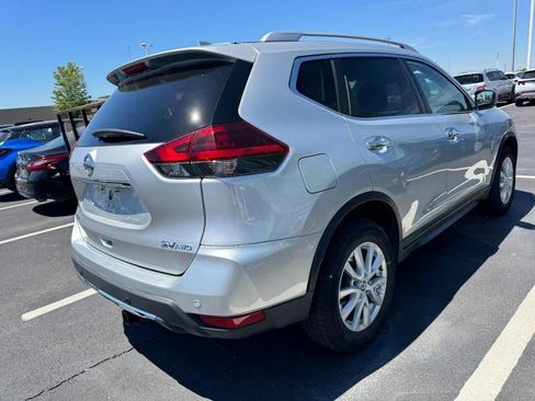 Used 2020 Nissan Rogue SV AWD/4WD image 2