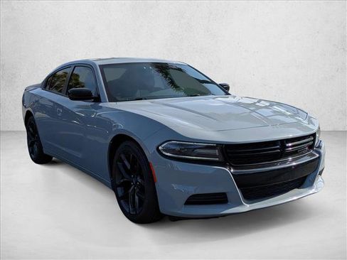Used 2020 Dodge Charger SXT w/ Blacktop Package image 3