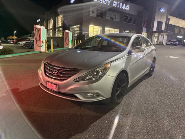 Used 2013 Hyundai Sonata SE FWD image 1