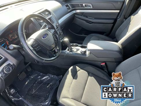 Used 2017 Ford Explorer XLT image 27