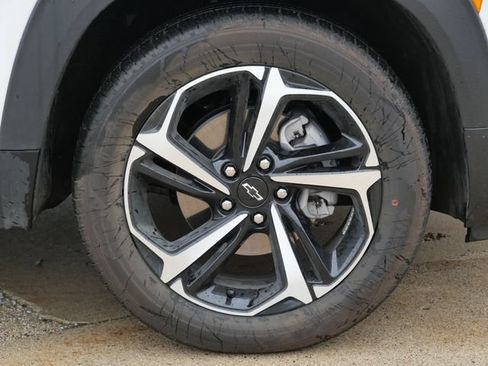 Used 2023 Chevrolet TrailBlazer RS w/ Sun and Liftgate Package AWD/4WD image 9