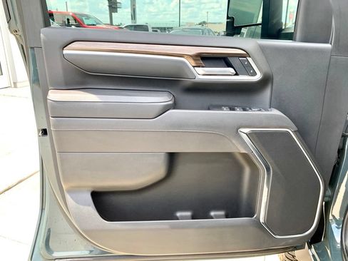 Used 2025 Chevrolet Silverado 2500 LT w/ Trail Boss Package AWD/4WD image 13