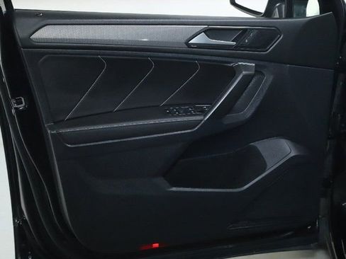 Used 2023 Volkswagen Tiguan SE w/ Panoramic Sunroof Package AWD/4WD image 16