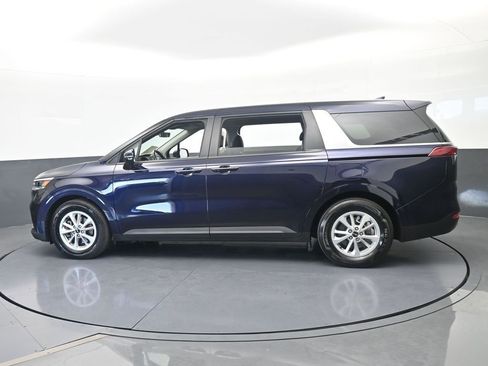 Used 2024 Kia Carnival LX FWD image 3