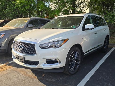 Used 2019 INFINITI QX60 Luxe w/ Essential Package image 3