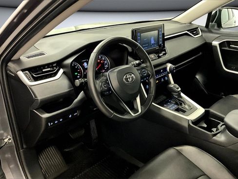 Used 2021 Toyota RAV4 XLE Premium image 17