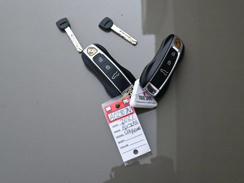 Used 2021 Porsche Cayenne AWD/4WD image 31