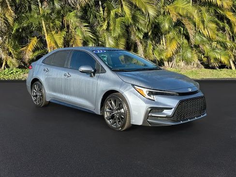 Used 2023 Toyota Corolla SE FWD image 2