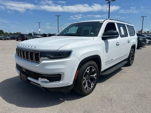 Used 2023 Jeep Wagoneer L Series III w/ Preferred Equipment Group image 8