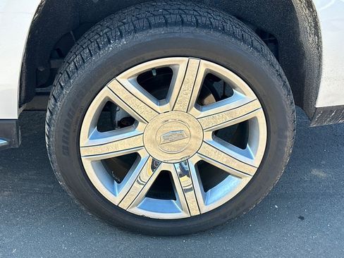 Used 2020 Cadillac Escalade ESV Premium Luxury image 19