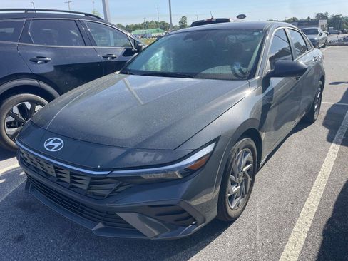 Used 2024 Hyundai Elantra SEL FWD image 4