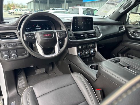 Used 2023 GMC Yukon XL SLT w/ SLT Luxury Package AWD/4WD image 12
