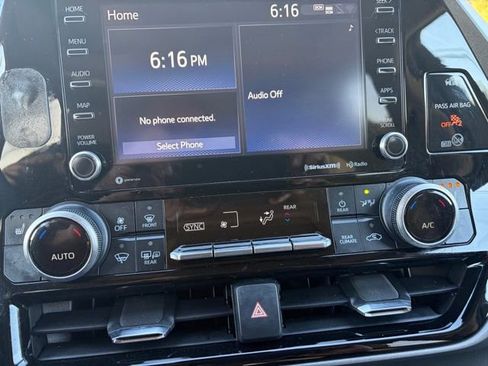 Used 2021 Toyota Highlander XLE image 10