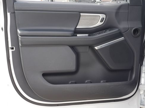 Certified 2025 Ford Expedition Max Platinum image 41