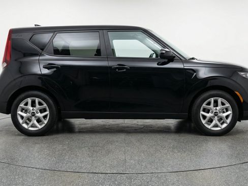 Used 2025 Kia Soul FWD image 11