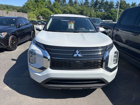 Used 2022 Mitsubishi Outlander ES AWD/4WD image 2