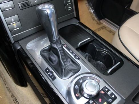 Used 2012 Land Rover Range Rover HSE image 9