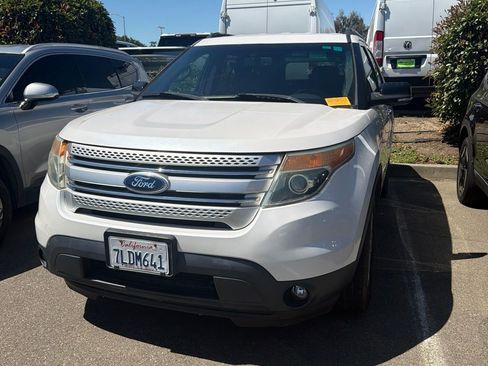 Used 2015 Ford Explorer XLT w/ Equipment Group 202A AWD/4WD image 1