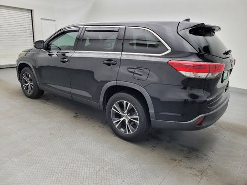 Used 2019 Toyota Highlander LE image 3