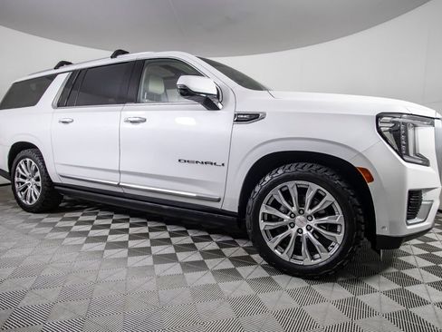 Used 2023 GMC Yukon XL Denali w/ Denali Reserve Package AWD/4WD image 2