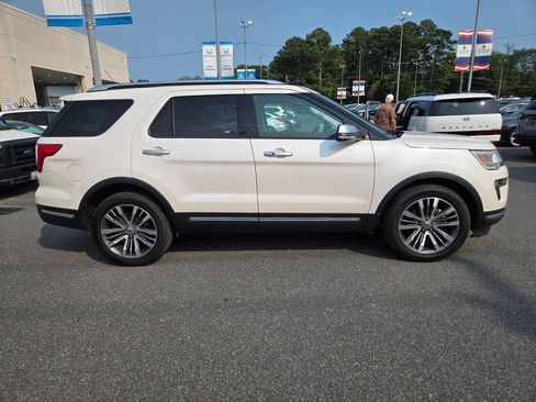 Used 2019 Ford Explorer Platinum AWD/4WD image 4