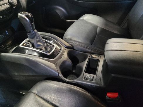 Used 2020 Nissan Rogue SV w/ Premium Package FWD image 26
