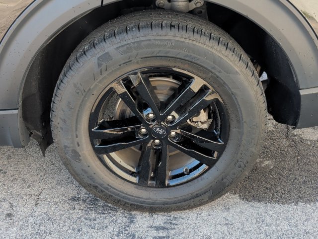 Used 2023 Ford Explorer XLT AWD/4WD image 40