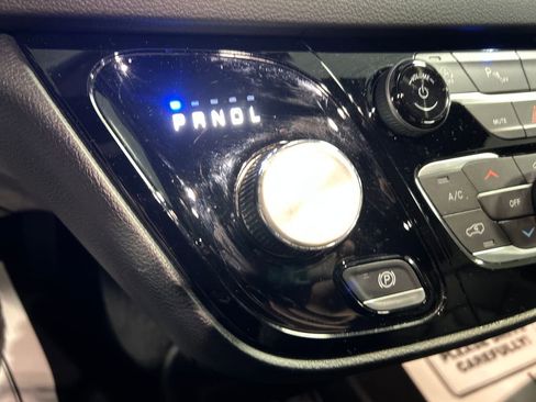 Used 2025 Chrysler Pacifica Select image 20