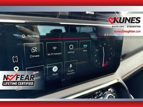 Used 2025 GMC Sierra 2500 AT4 image 32