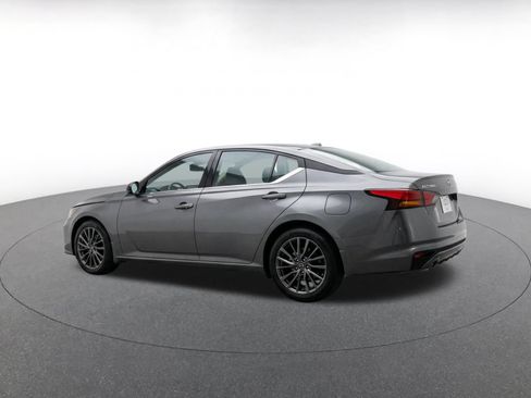 Used 2025 Nissan Altima 2.5 SV FWD image 6