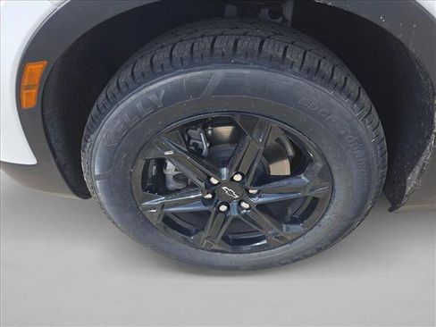 Used 2024 Chevrolet Blazer LT w/ Sound & Technology Package FWD image 24