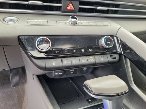Used 2025 Hyundai Elantra SEL FWD image 20